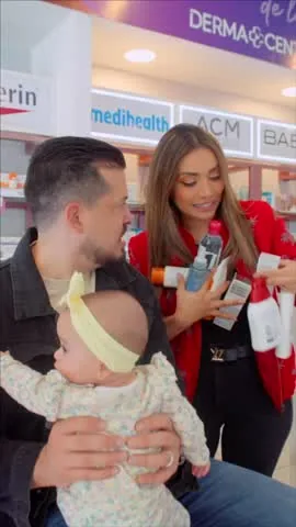 Baby Center, video para redes sociales: una pareja con su bebé compra en la farmacia